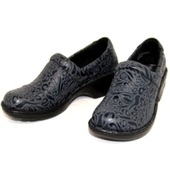 Born B.O.C. Women’s Peggy Embossed Blue Slip On Clogs - Size: 11 - Picture 2 of 8